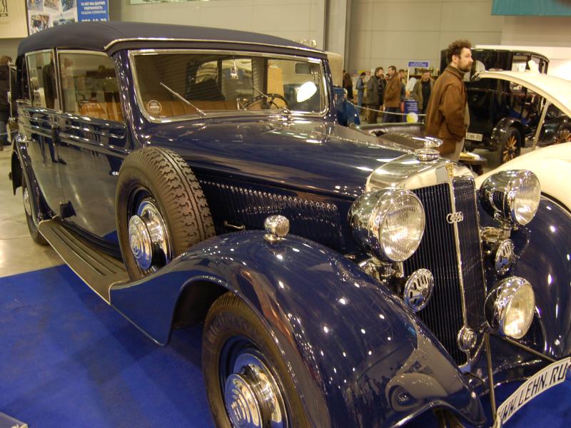 Oldtimer 2007, Москва: синий Audi 126 с кузовом «кабриолет»