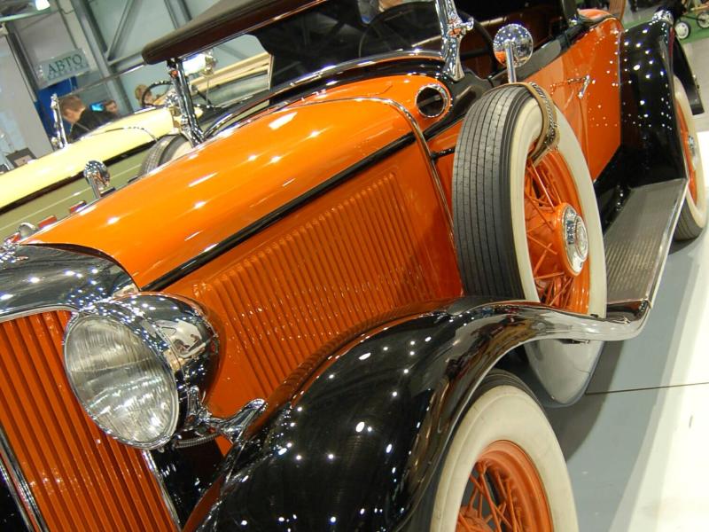Oldtimer 2007, Москва: оранжевый ретро-кабриолет с белыми шинами
