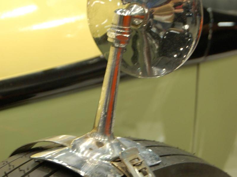 Oldtimer 2007: хромированный зеркало на шине с «Fly Rating»