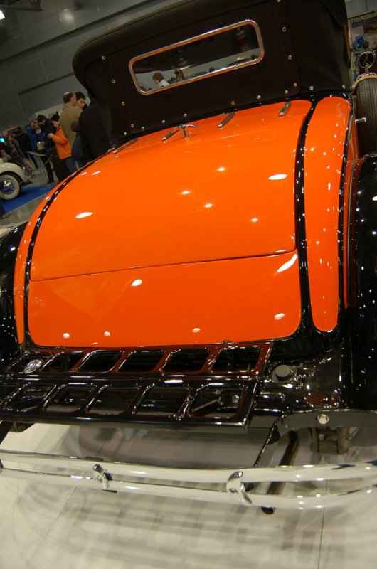 Oldtimer 2007, Москва: оранжево-чёрный ретроавтомобиль на выставке