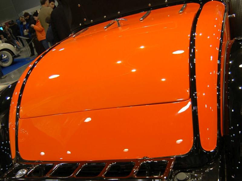Oldtimer 2007, Москва: оранжево-чёрный ретроавтомобиль на выставке