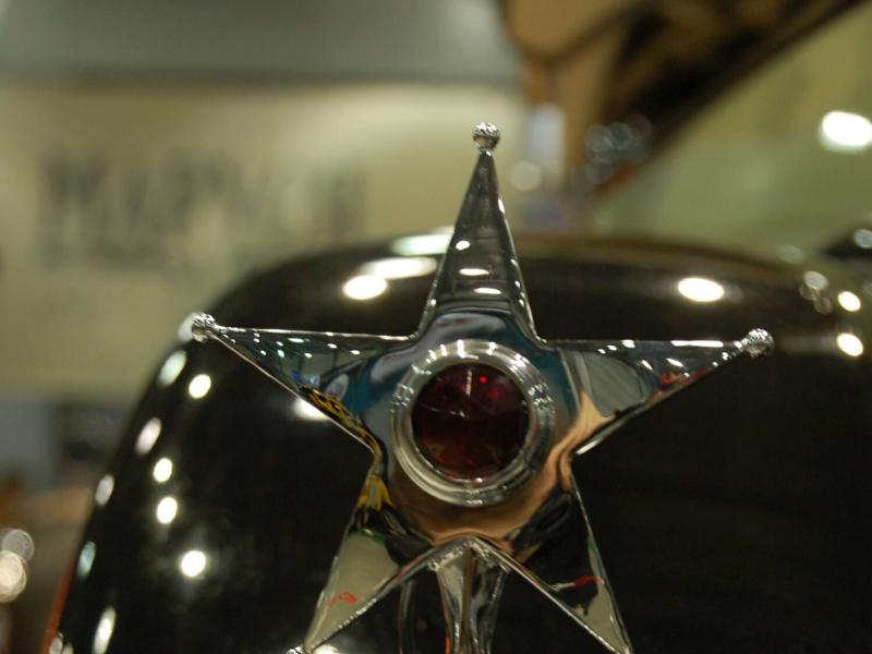 Oldtimer 2007: хромированная звезда с надписью «SAFETY» на черном кузове