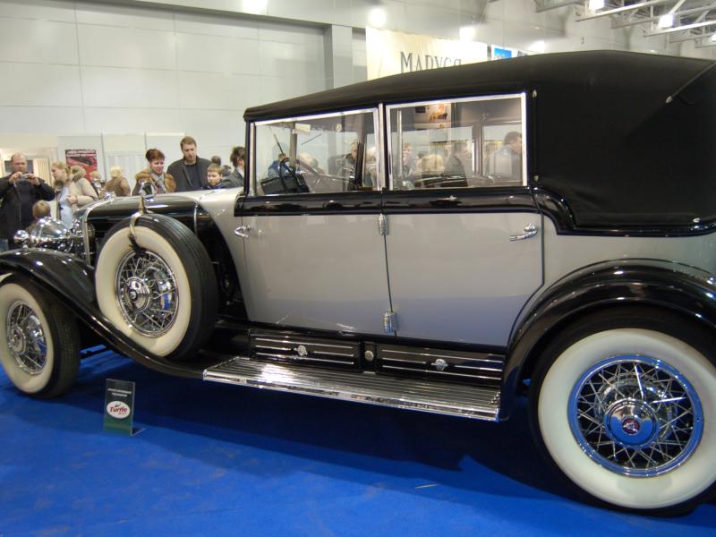 Oldtimer 2007, Москва: черно-серый ретроавтомобиль с кузовом типа «кабриолет»