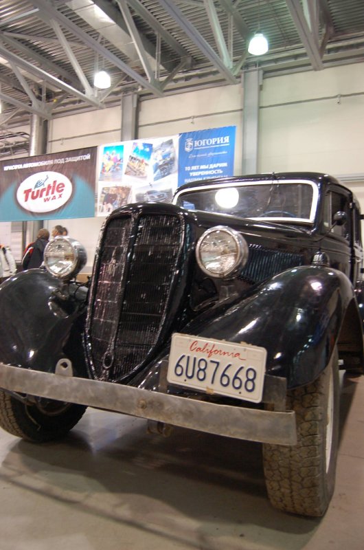 Oldtimer 2007, Россия: чёрный ретро-автомобиль с калифорнийской табличкой