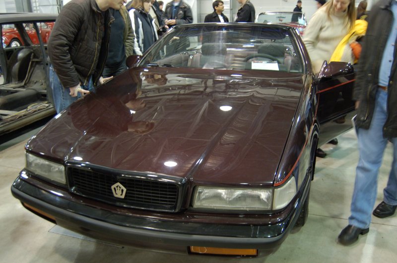 Oldtimer 2007: бордовый Maserati Quattroporte на выставке в России