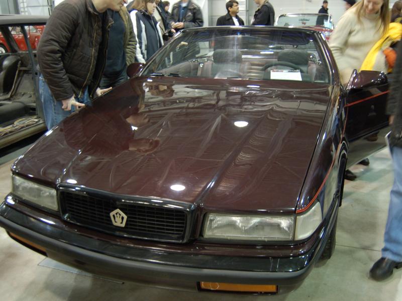 Oldtimer 2007: бордовый Maserati Quattroporte на выставке в России