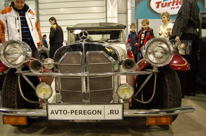Oldtimer-выставка в России, 2007: ретро-Мерседес с хромированным бампером и «ПРОДАЁТСЯ» на стекле