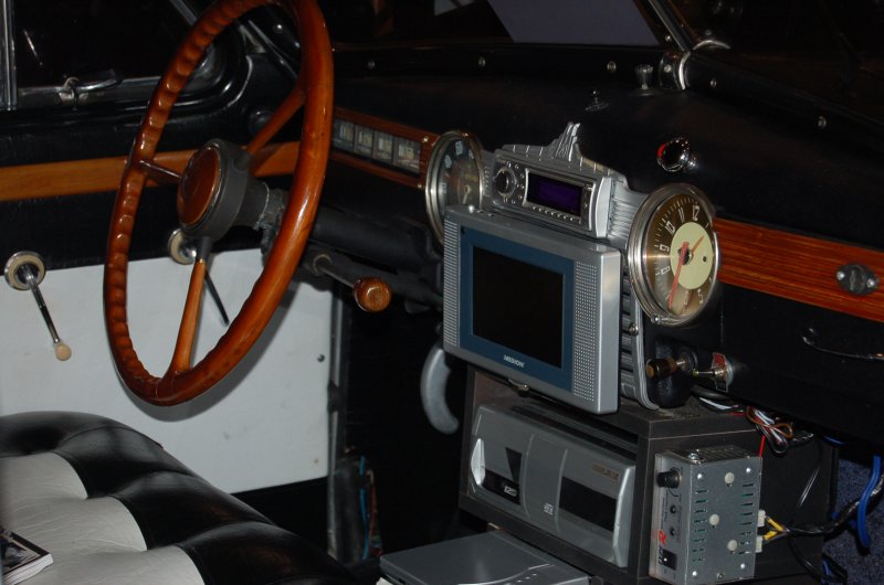 Oldtimer 2007: ретро-руль и современная электроника в салоне