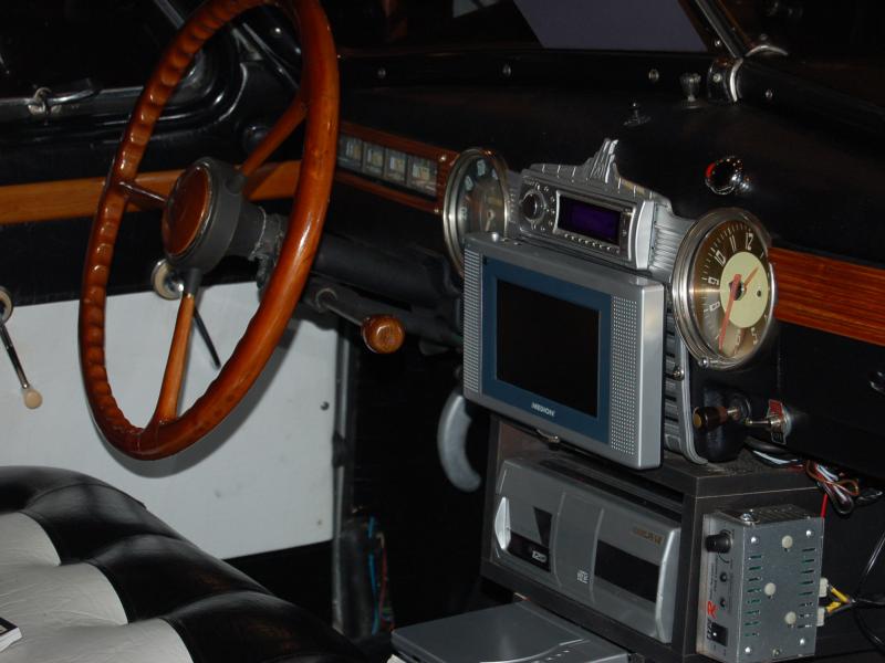 Oldtimer 2007: ретро-руль и современная электроника в салоне