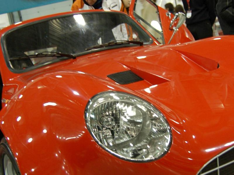 Oldtimer-выставка в России, 2007: красный спортивный кабриолет у «Turtle Wax»