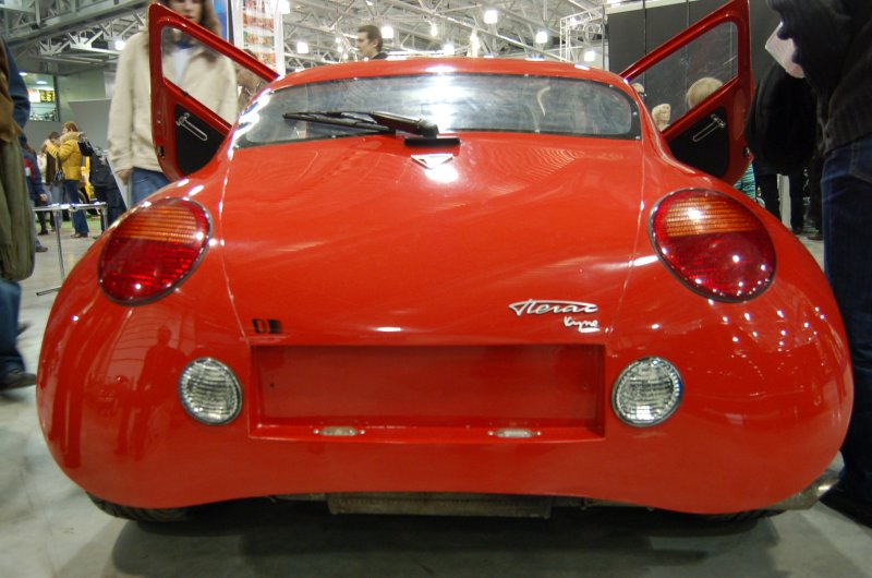 Oldtimer 2007: красный Vierac Kyne на выставке в Москве