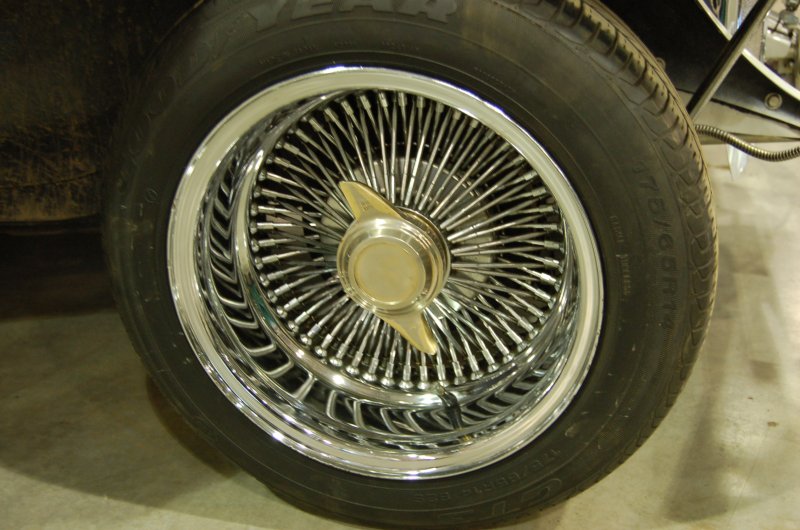 Oldtimer, Россия, 2007: колесо с радиальными спицами и хромированным ободом