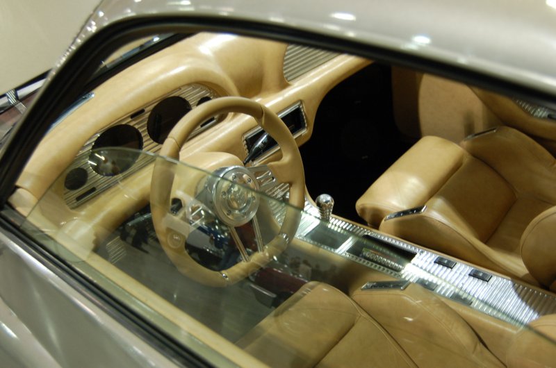 Oldtimer 2007, Россия: кремовый салон концепт-кара с хромированными вставками