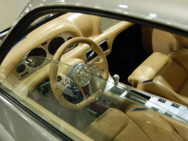 Oldtimer 2007, Россия: кремовый салон концепт-кара с хромированными вставками