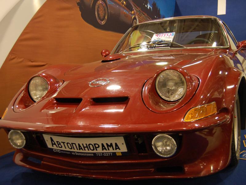 Oldtimer 2007, Москва: красный Opel GT на выставке