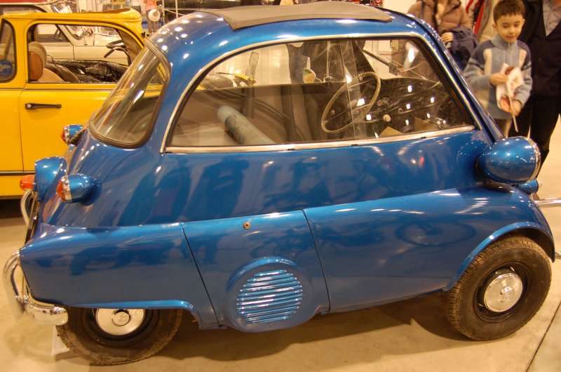 Oldtimer 2007: синий BMW Isetta на выставке в России