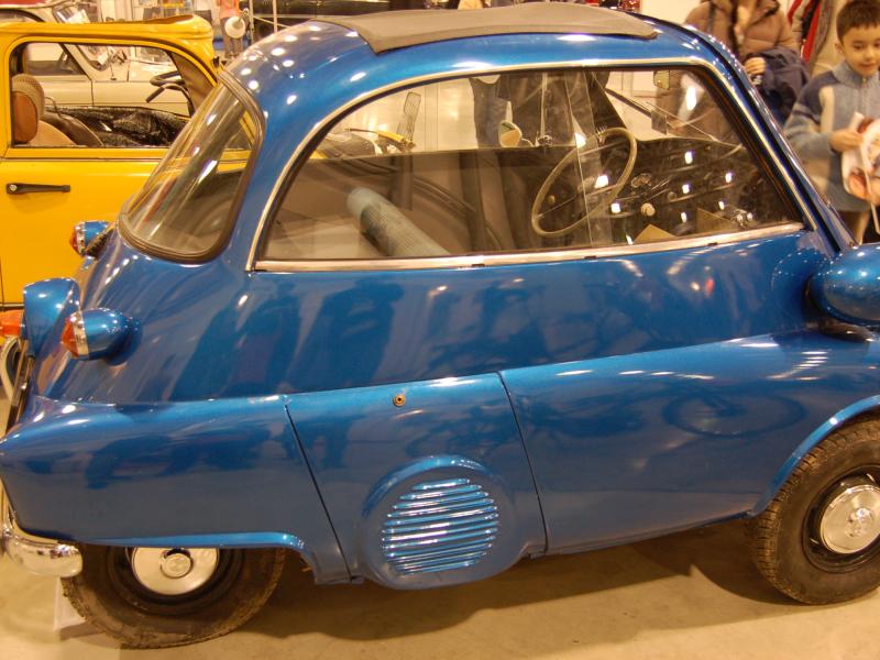 Oldtimer 2007: синий BMW Isetta на выставке в России