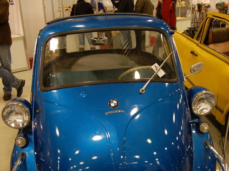 Oldtimer 2007: синий BMW Isetta на выставке в Москве