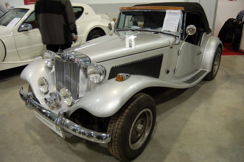 Oldtimer-выставка в Москве, 2007: серебристый MP Lafer с черным верхом