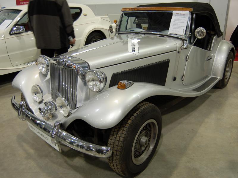 Oldtimer-выставка в Москве, 2007: серебристый MP Lafer с черным верхом
