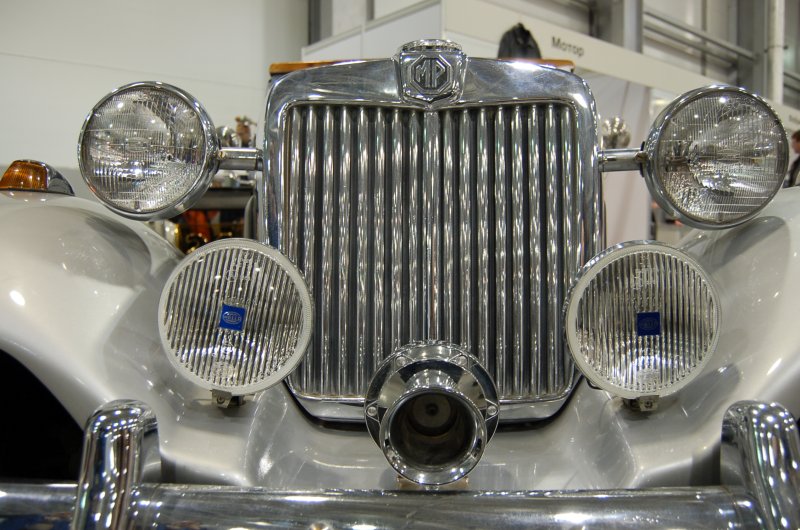 Oldtimer 2007: хромированный ретро-автомобиль на выставке в России