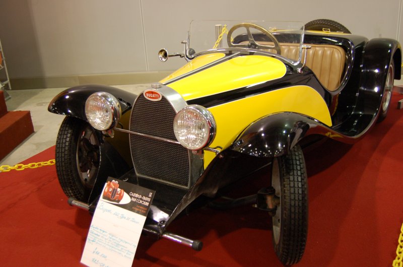 Oldtimer-выставка в России, 2007: Bugatti Type 55 Tourer в чёрно-жёлтом кузове