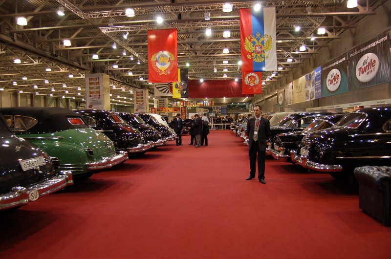Oldtimer 2007 в Москве: ретро-автомобили под флагами СССР и РФ