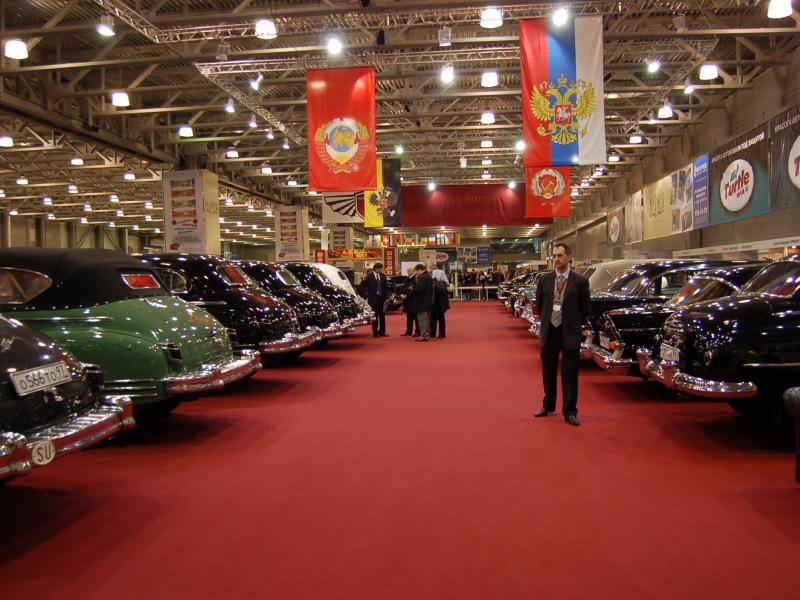 Oldtimer 2007 в Москве: ретро-автомобили под флагами СССР и РФ