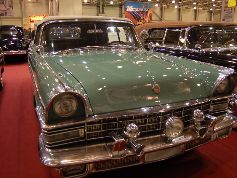 Oldtimer-выставка в Москве, 2007: зелёный Бакард с хромом и белыми стенками