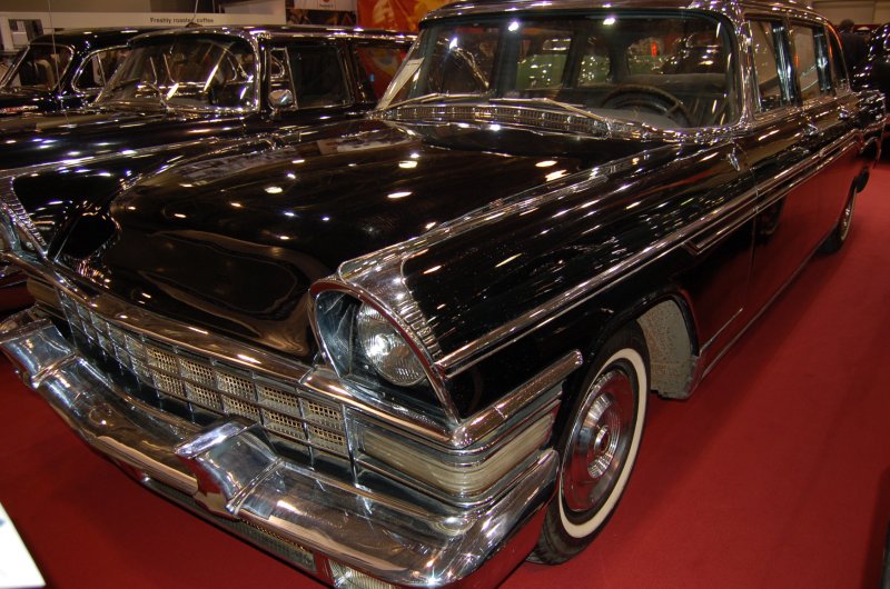 Oldtimer 2007: черный плавник-бампер на красном ковре