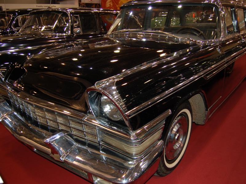 Oldtimer 2007: черный плавник-бампер на красном ковре