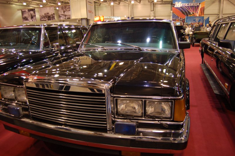 Oldtimer-выставка в Москве, 2007: черный Mercedes-Benz 600 с хромированной решёткой