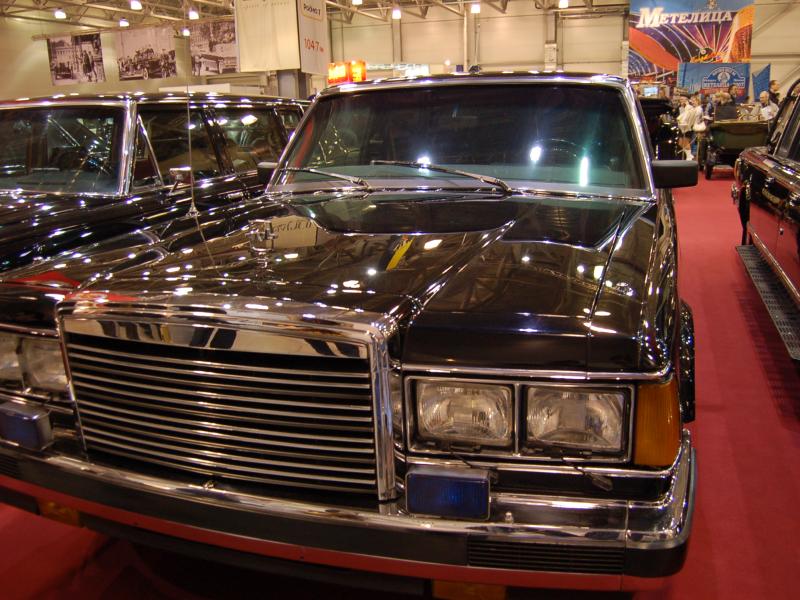 Oldtimer-выставка в Москве, 2007: черный Mercedes-Benz 600 с хромированной решёткой