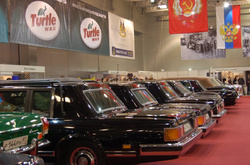 Oldtimer 2007, Москва: черные лимузины и флаги СССР и РФ