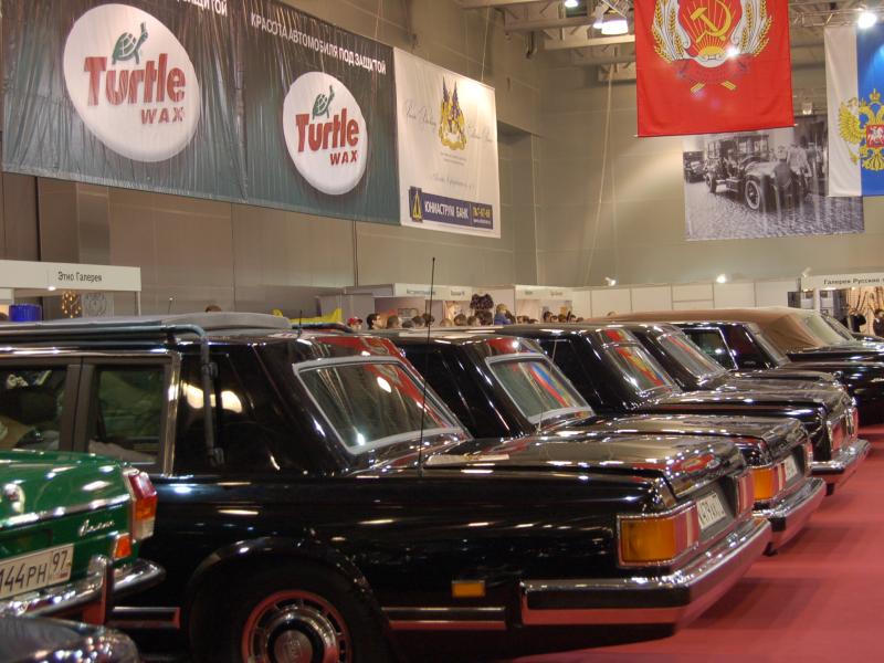 Oldtimer 2007, Москва: черные лимузины и флаги СССР и РФ