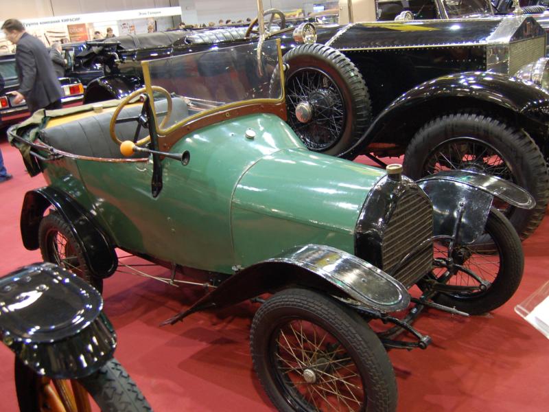 Oldtimer 2007: зелёный ретро-автомобиль на выставке в Москве