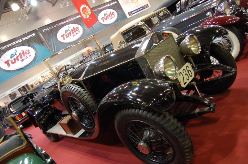 Oldtimer-выставка в Москве, 2007: чёрный ретроавтомобиль с номером 236