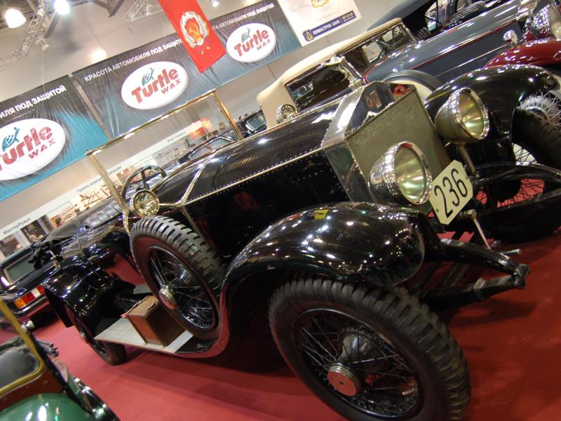 Oldtimer-выставка в Москве, 2007: чёрный ретроавтомобиль с номером 236
