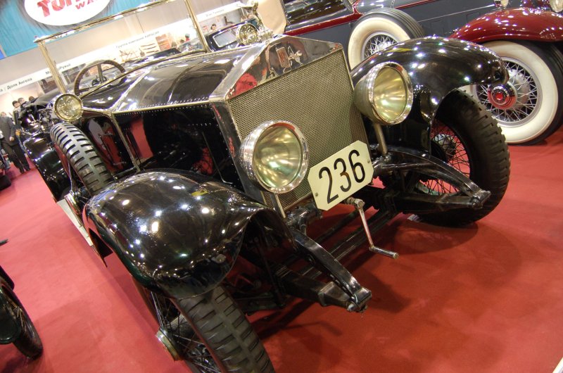 Oldtimer 2007: чёрный Rolls-Royce с номером 236 на выставке в Москве