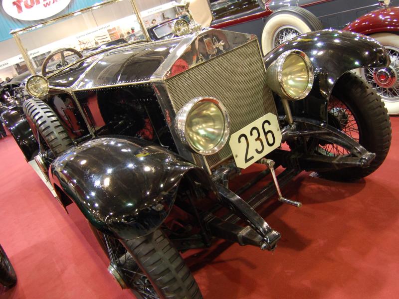 Oldtimer 2007: чёрный Rolls-Royce с номером 236 на выставке в Москве