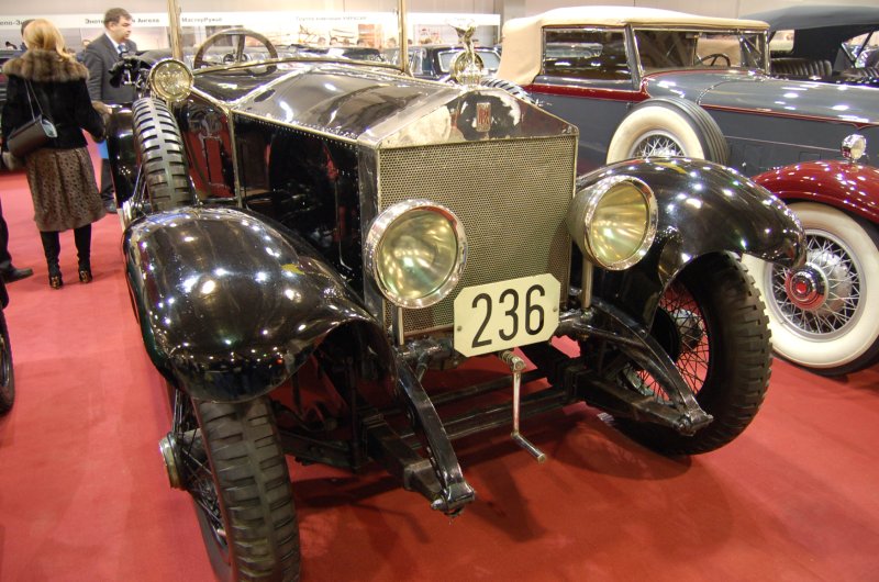 Oldtimer 2007, Москва: чёрный Rolls-Royce с номером 236 на выставке