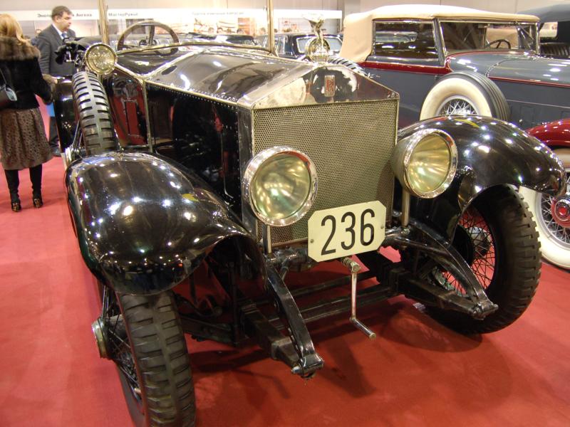 Oldtimer 2007, Москва: чёрный Rolls-Royce с номером 236 на выставке