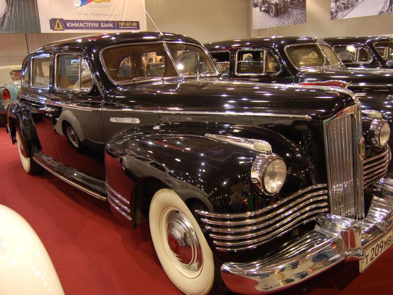 Oldtimer 2007: чёрный «Паккард» в зале выставки с табличкой Т 209МВ 199