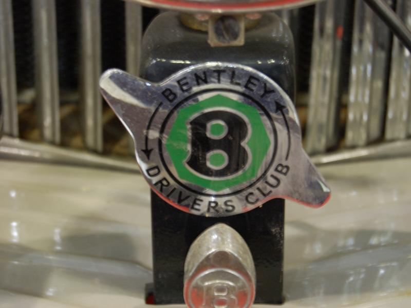 Oldtimer 2007, Россия: эмблема Bentley Drivers Club на радиаторе