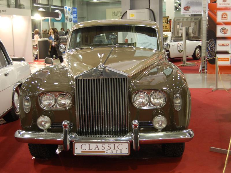 Oldtimer-выставка в Москве, 2007: бронзовый Rolls-Royce Silver Cloud на красном ковре