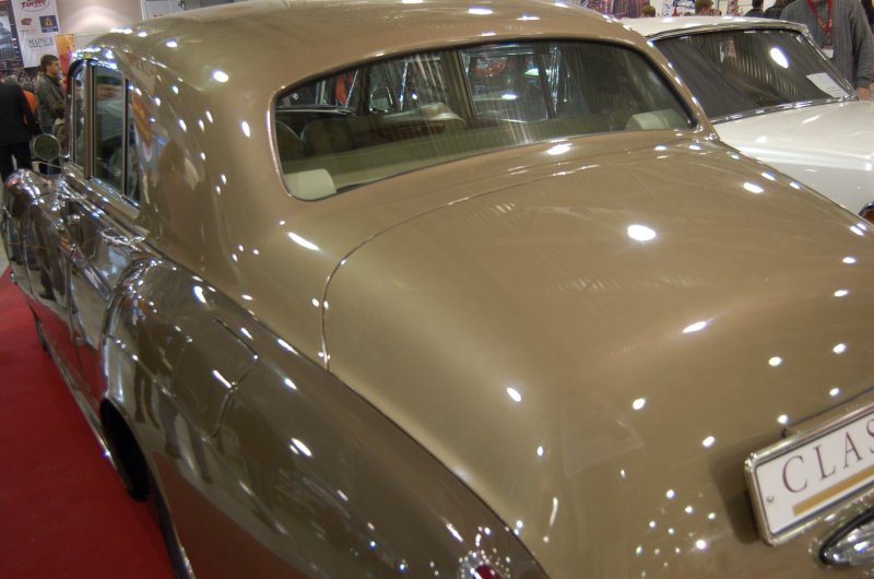 Oldtimer 2007, Москва: бронзовый купе с плавными линиями и «CLASSIC» на номере