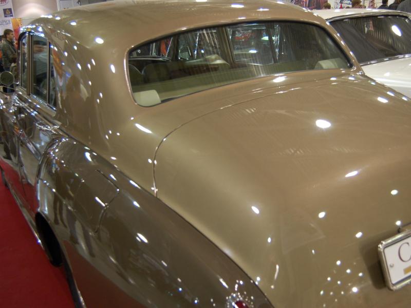 Oldtimer 2007, Москва: бронзовый купе с плавными линиями и «CLASSIC» на номере