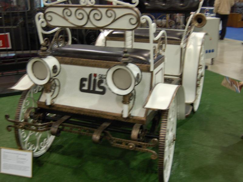 Oldtimer-выставка в России, 2007: белая карета с «Elis» на борту