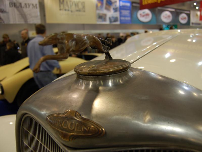 Oldtimer 2007, Москва: линкольн с гончей на капоте