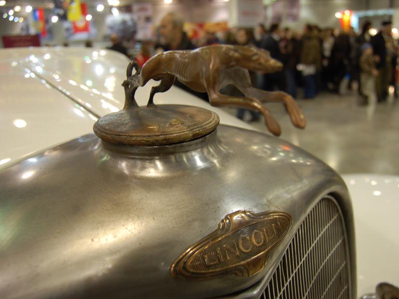 Oldtimer 2007: бронированный гончая на капоте Lincoln в музее